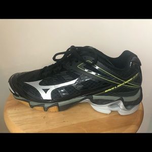 Mizuno volleyball shoes